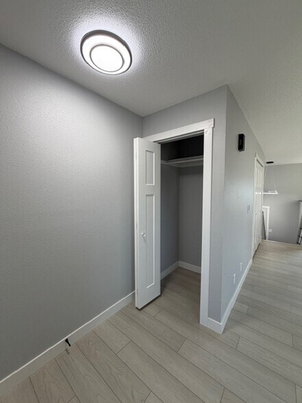 Building Photo - 1413 Charles St