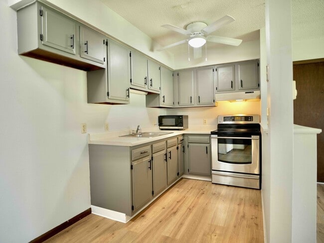 Building Photo - 302 Franke St