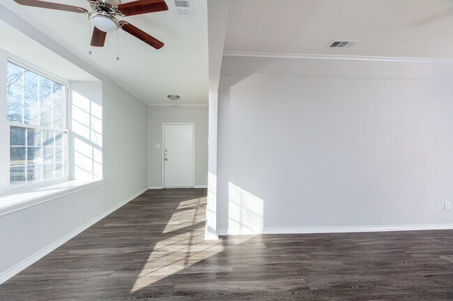Building Photo - 5700 Pershing Ave