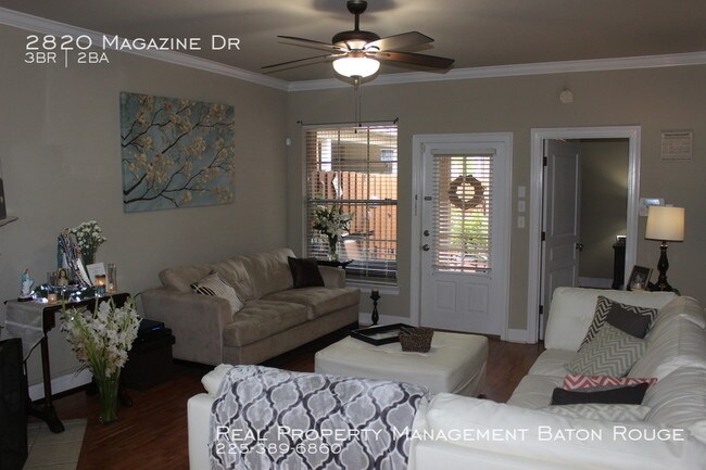Building Photo - Beautiful Townhouse on Quiet Street