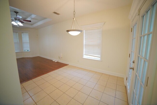 Building Photo - 2400 Tippecanoe Ridge