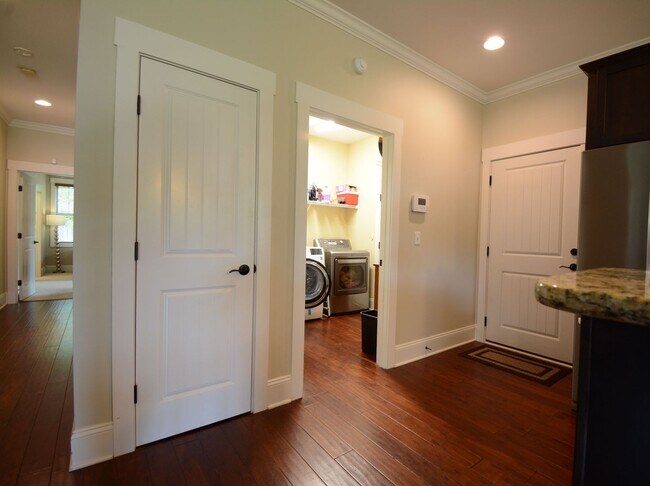 Building Photo - Cozy 3 Bedroom, 2 Bath, Fenced in Backyard in the Neighborhoods of Holly Ridge
