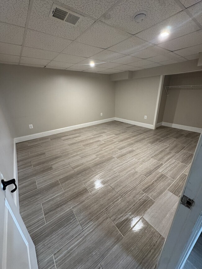 Building Photo - 628 Ingleside Ave