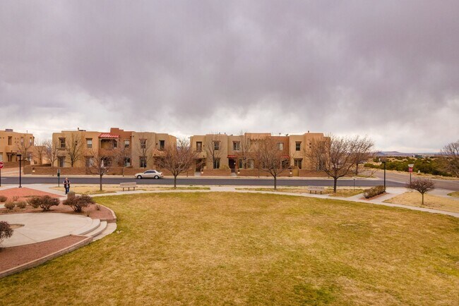 Building Photo - 7 E Saddleback Mesa