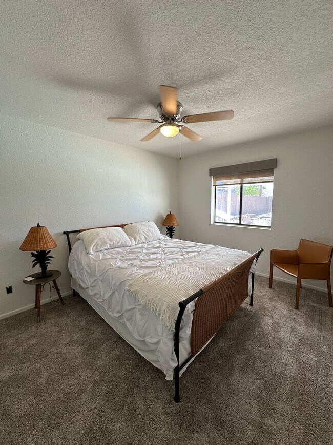 Building Photo - PENDING Furnished/or Un-Furnished - Pool h...