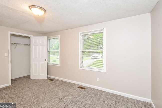 Building Photo - 3332 Chesterfield Ct