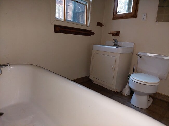 Building Photo - *LONG TERM RENTAL* (No Pets)