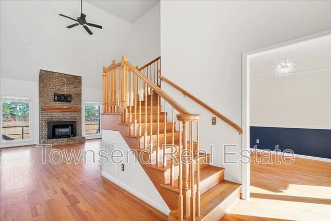 Building Photo - 695 Cedar Point