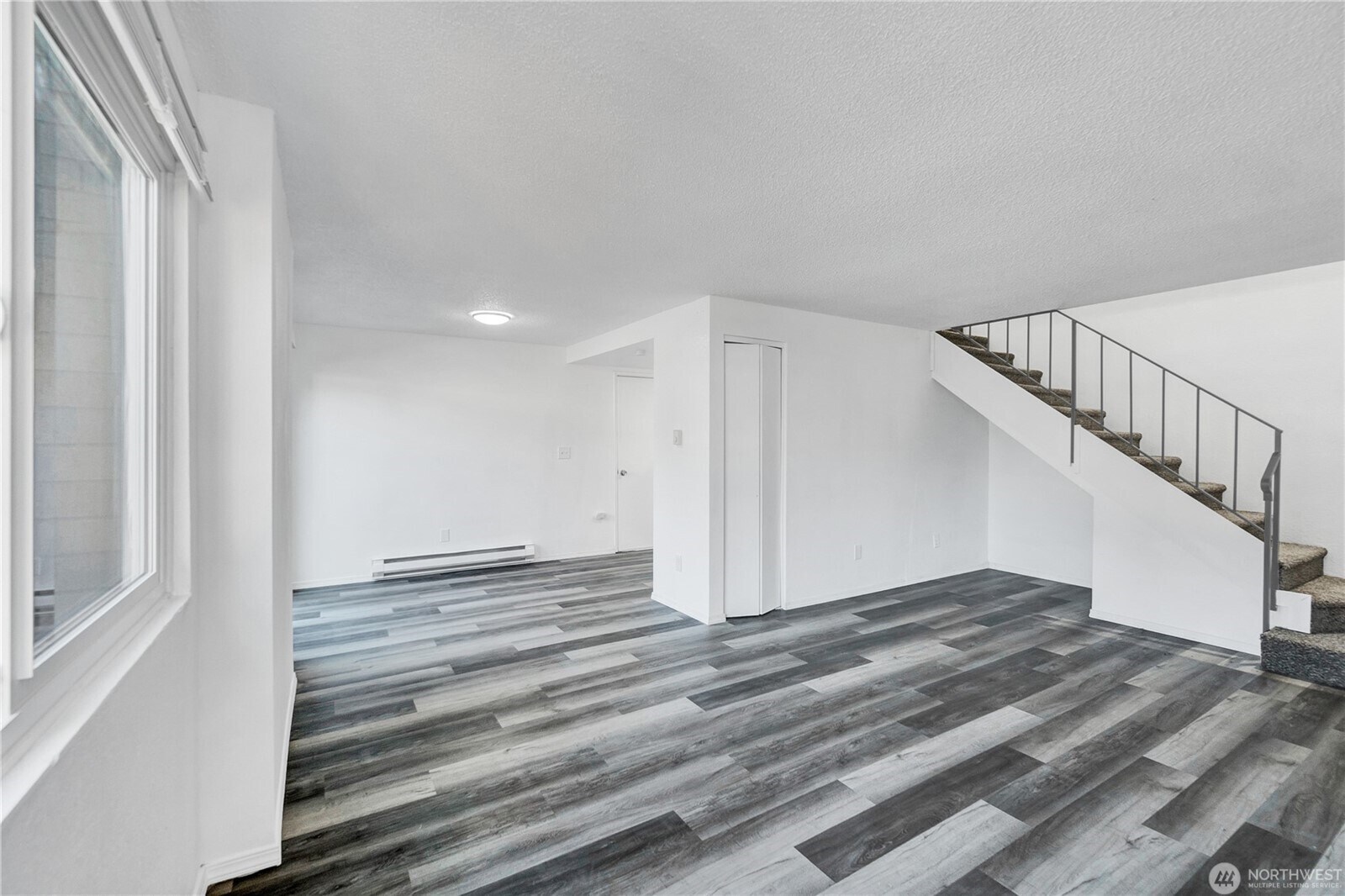 Open concept main living area - 218 Ellingson Dr
