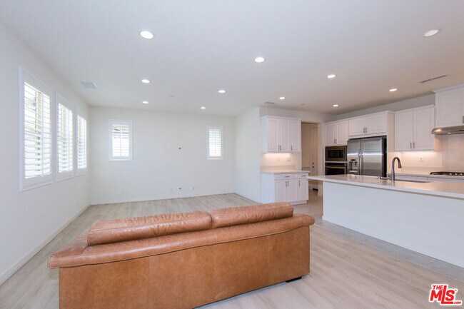 Building Photo - 10922 Mesa Ct