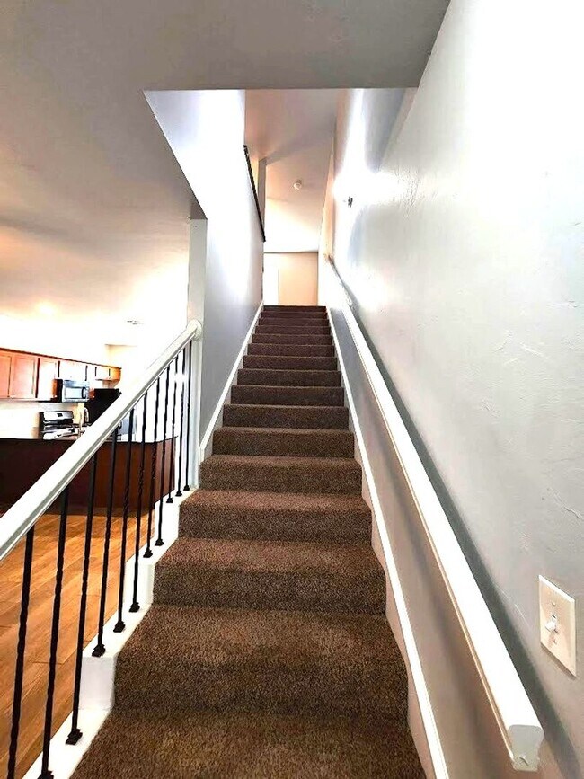 Building Photo - Campbell St Duplex