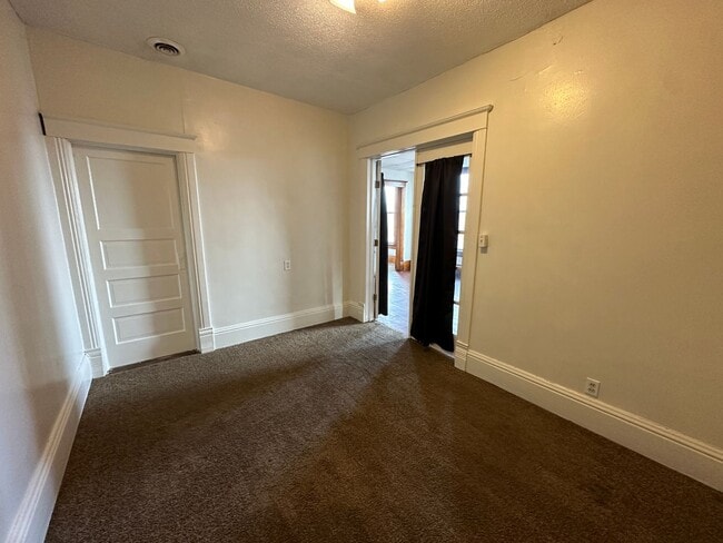 Building Photo - Large Apartment- HOMER,MI