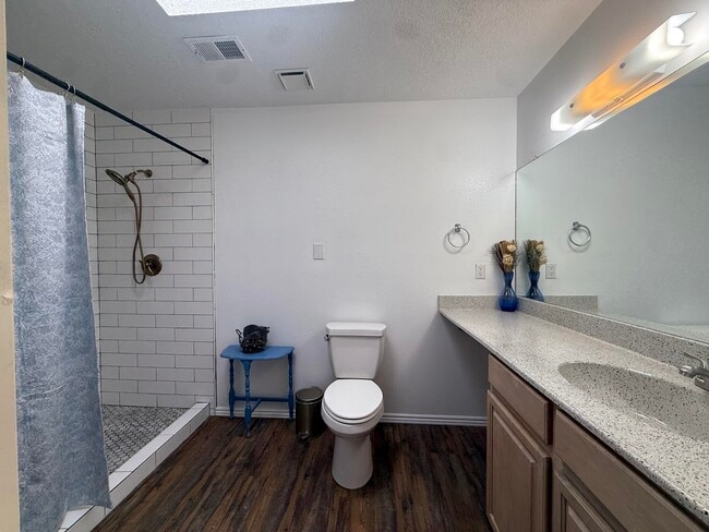 Building Photo - 7200 Whippoorwill Ln NE
