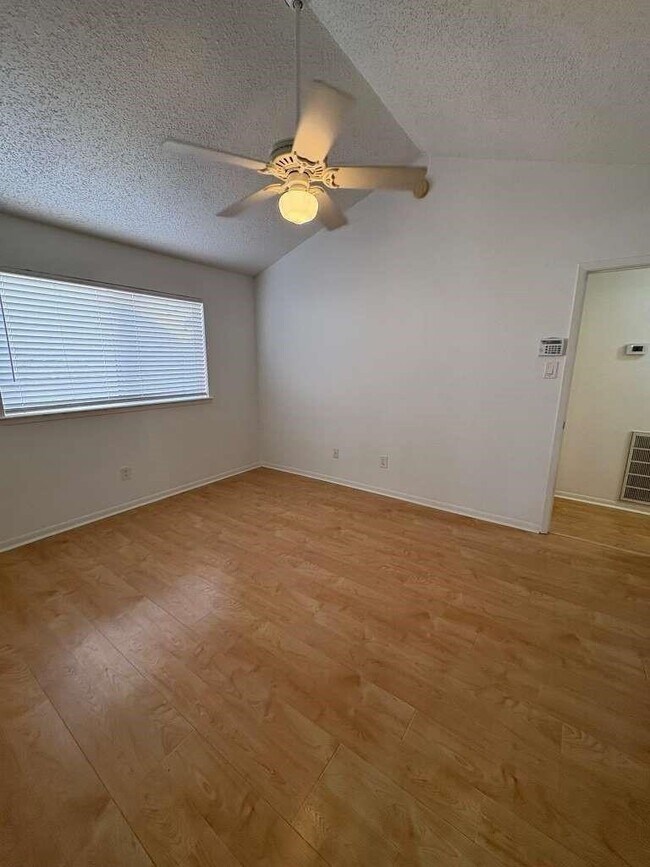 Building Photo - 4007 Issacks Way