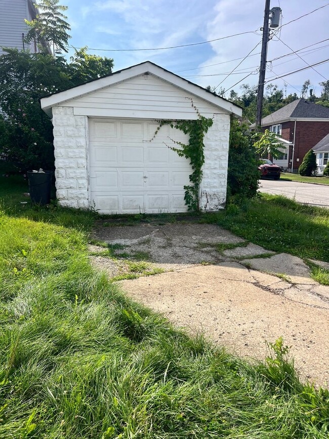 Building Photo - 302 Fairmont Ave