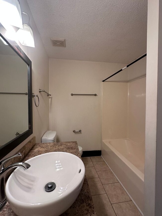 Building Photo - Whether you're downsizing or simply seekin...