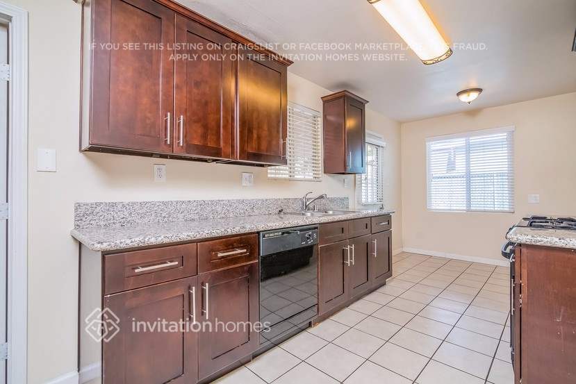 Building Photo - 2093 Goodall Ave