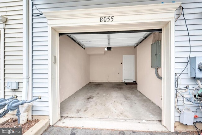 Building Photo - 8055 Gatehouse Rd