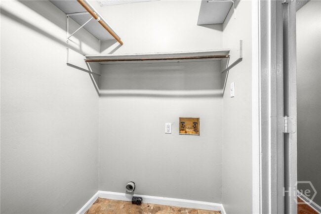 Building Photo - 615 W Tietgen St