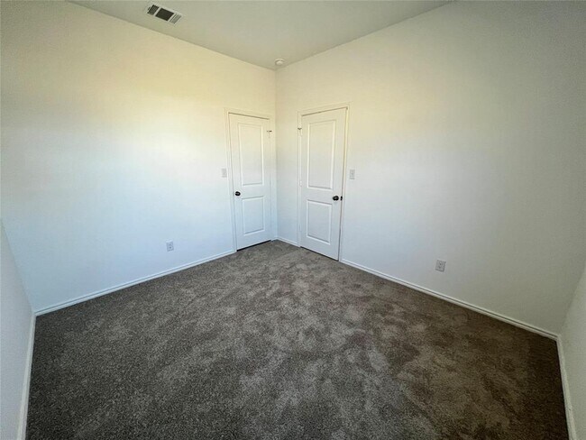 Building Photo - 2400 Fullmoon Dr