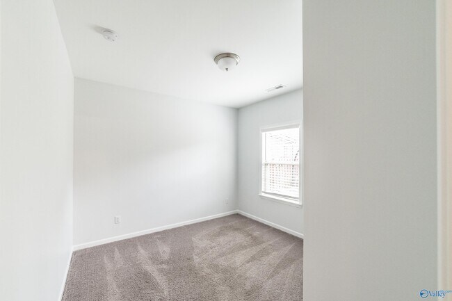 Building Photo - 15036 Lakeside Trail SW
