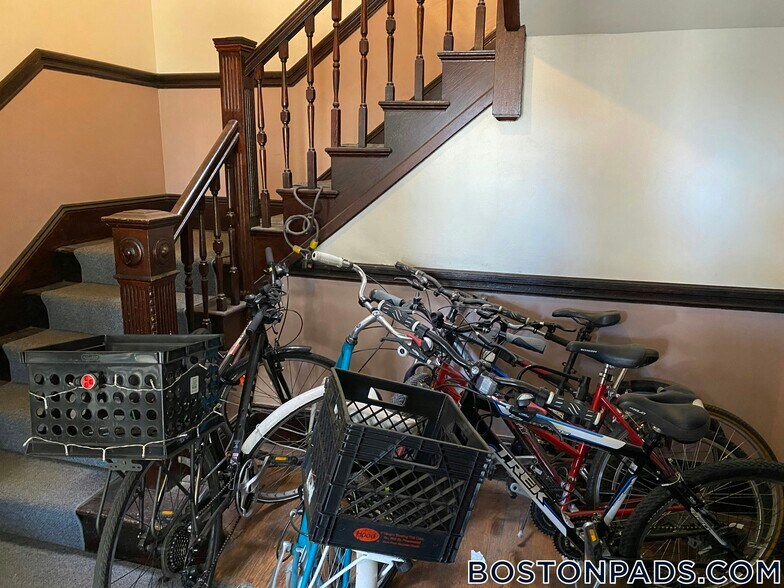 Building Photo - 32 Chatham St