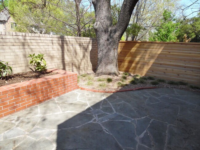 Building Photo - Wonderfully Remodeled Duplex Near River Cr...