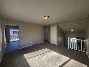 Building Photo - 4 Bedroom split-level home with garage!