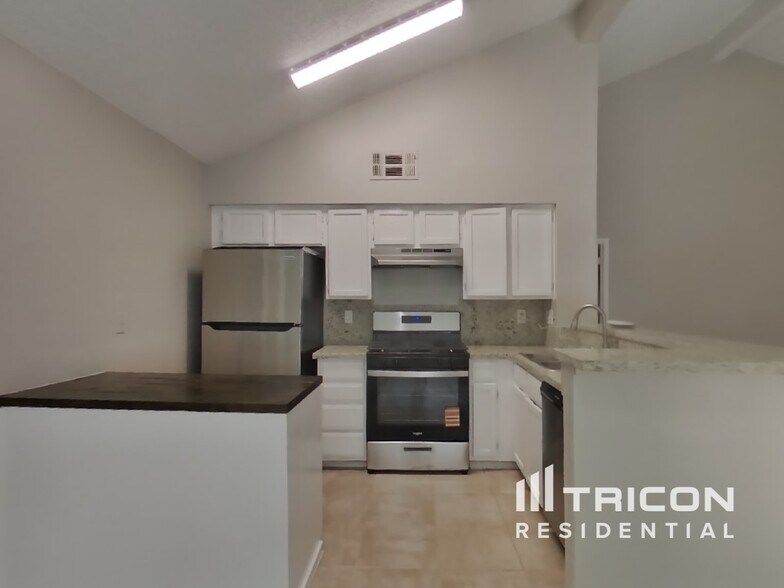 Building Photo - 24018 Spring Sunset Dr