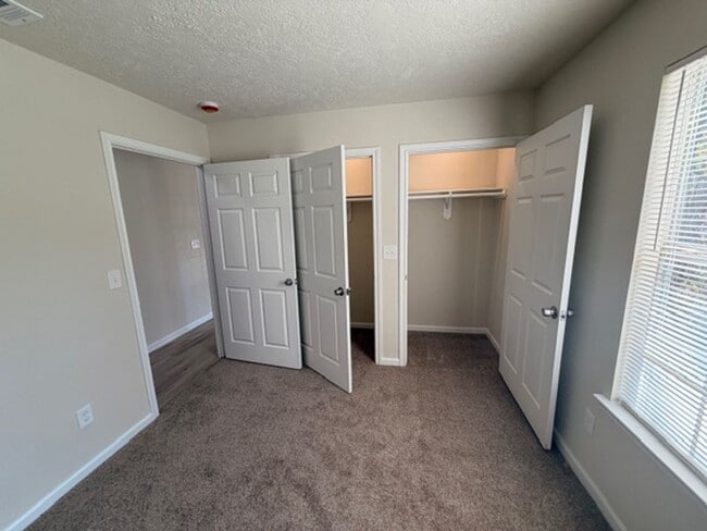 Building Photo - BEAUTIFUL REMODLED 3 BEDROOM 2 BATH HOME