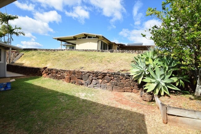 Building Photo - Spacious 3-Bedroom / 2-Bathroom Single-Family Home with Stunning Views – AVAILABLE NOW!