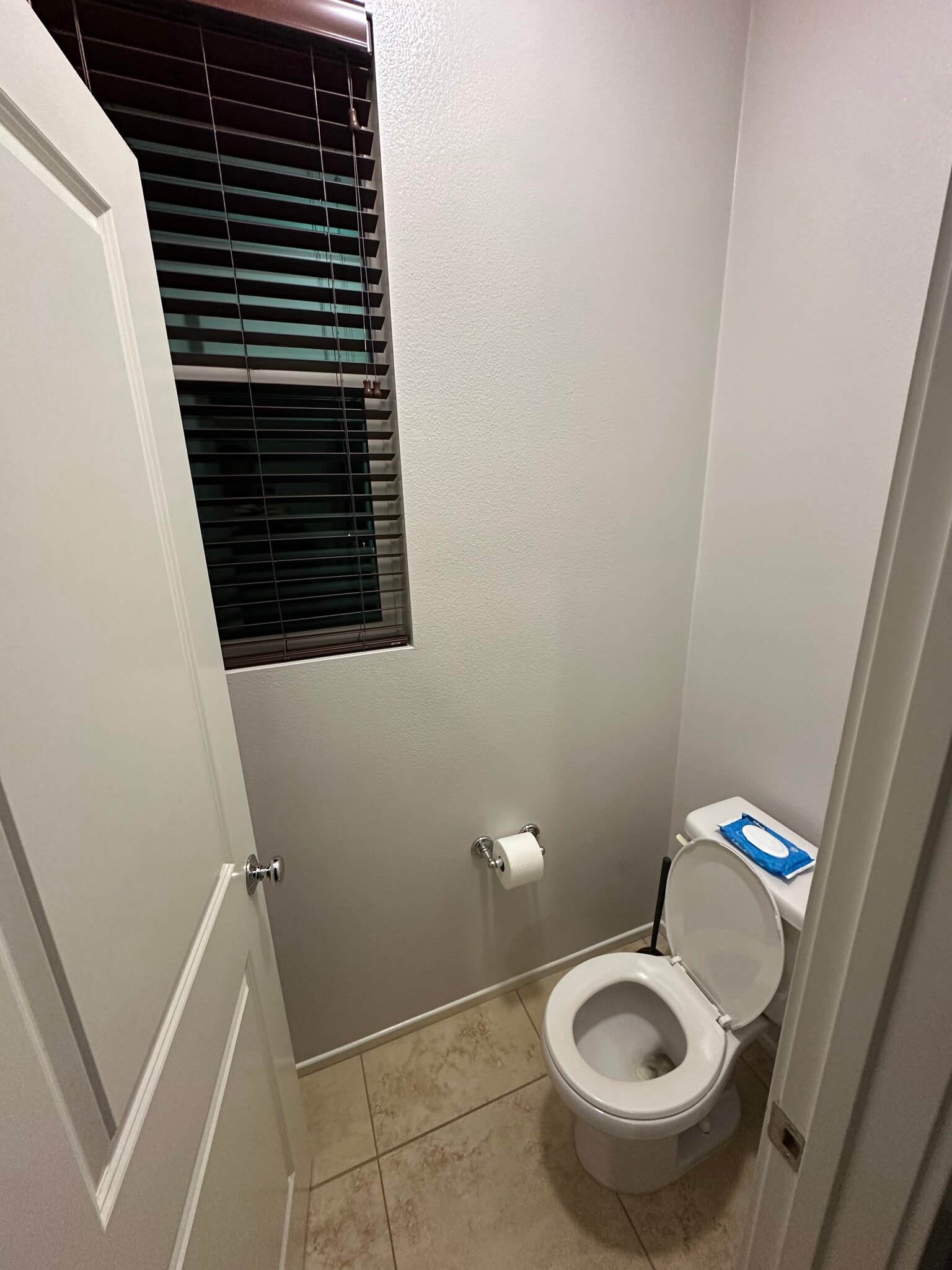 Building Photo - 315 Royal Gln