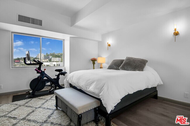 Building Photo - 1155 N La Cienega Blvd