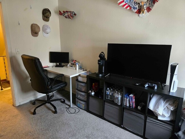 Building Photo - 1602 8th St E