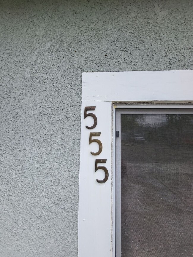 Building Photo - 555 W Whittier Ave