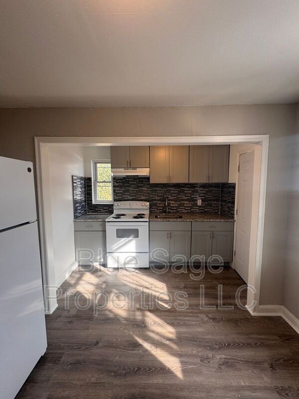 Building Photo - 56 W Albemarle Ave