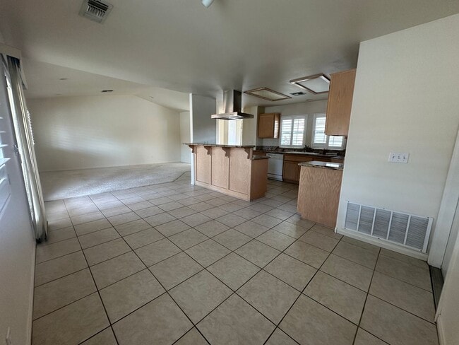 Building Photo - Welcome to this 5 Bedroom 3 Bath Home!