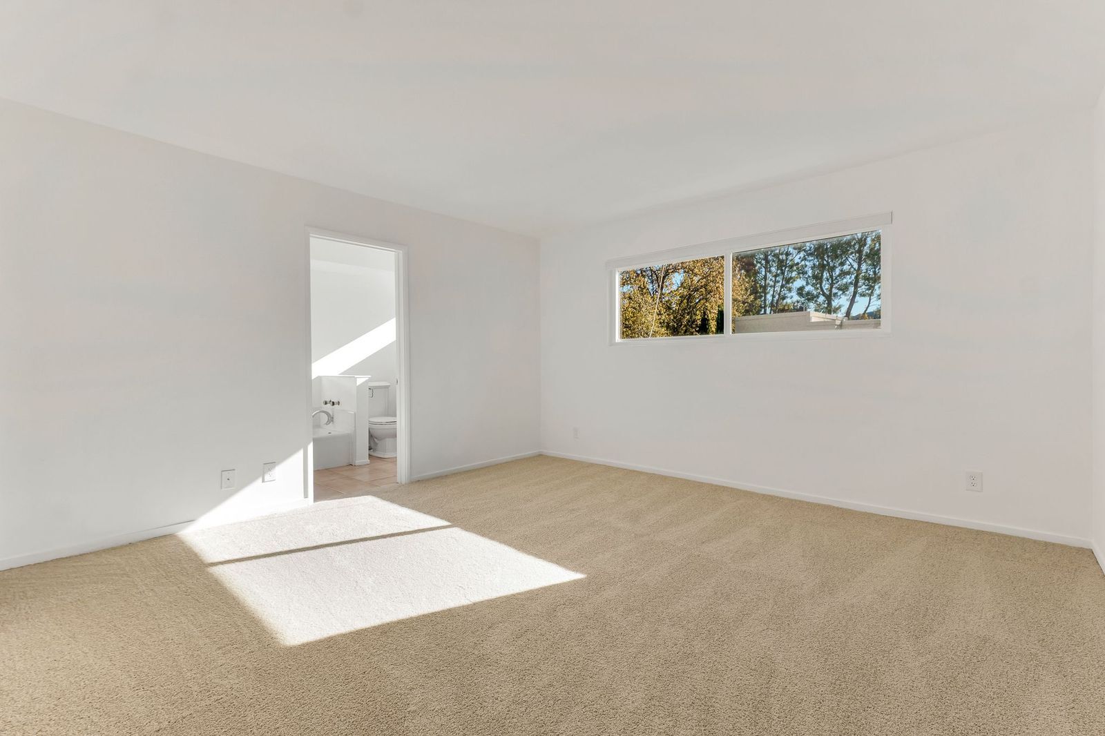 Building Photo - 4950 Louise Ave