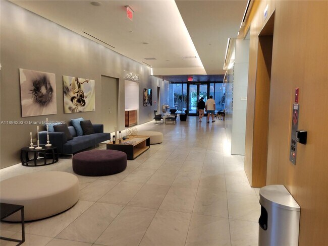 Building Photo - 88 SW 7th St