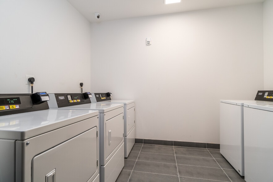 Building Photo - 6122 HUDSON Ave