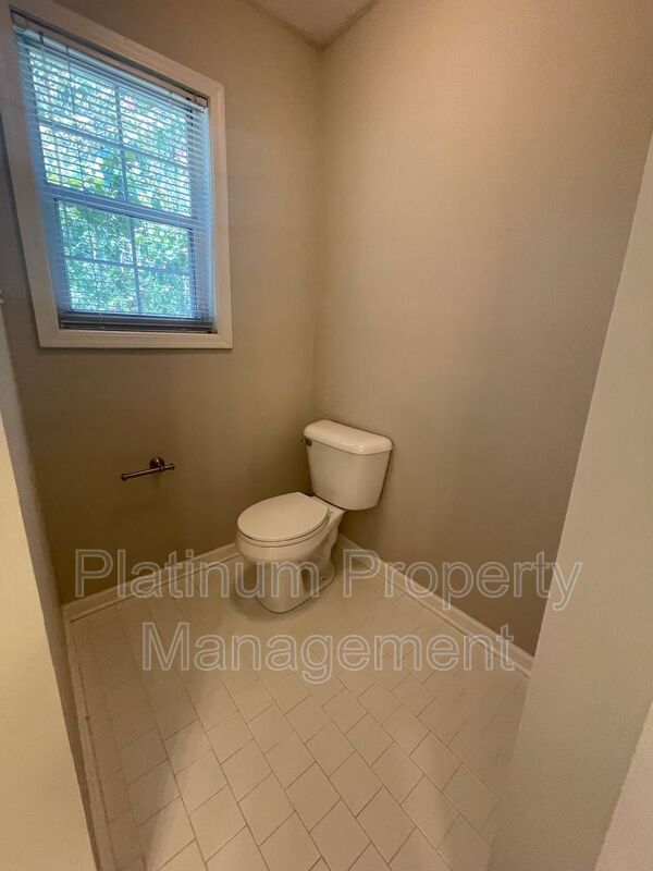 Building Photo - 1020 Twin Brook Ct NW