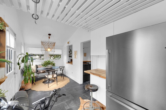 Building Photo - 638 Parkside Ave