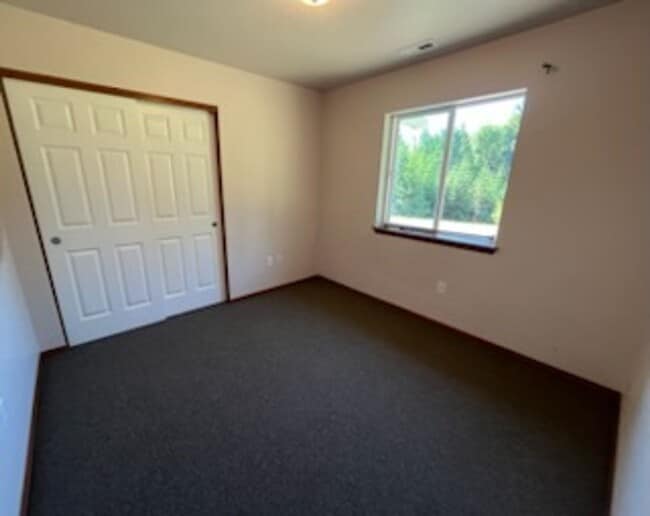 Building Photo - 3 bedroom Rambler off of Agate