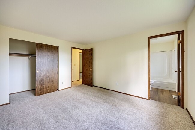 Building Photo - 4617 Basswood Ct SE