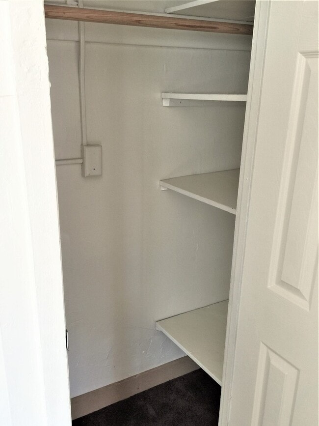 Building Photo - 2051 Cedar Ave