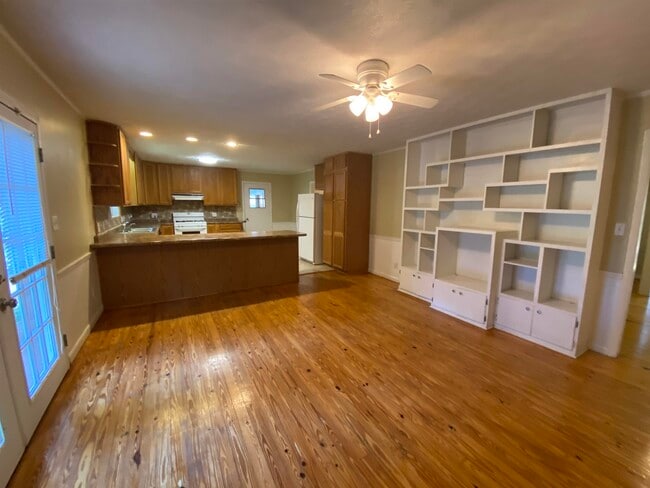 Building Photo - 2507 Waldemar Ln