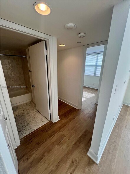 Building Photo - 770 Claughton Island Dr