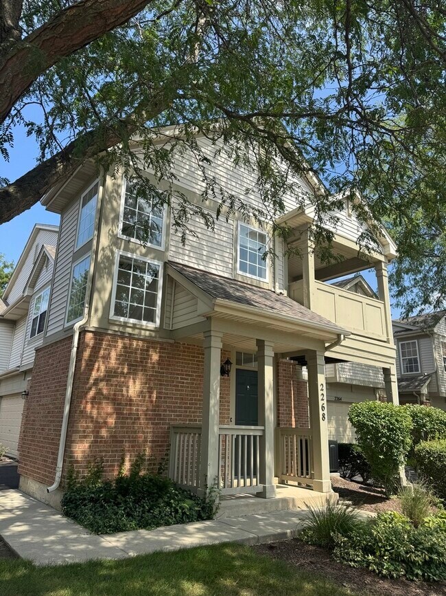Building Photo - 2268 Vanderbilt Dr