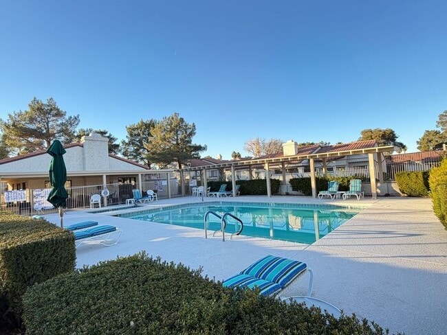 Building Photo - Carry Over Showing: This property has been shown before and will be rented to the first most qual...