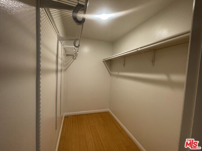 Building Photo - 954 Fedora St